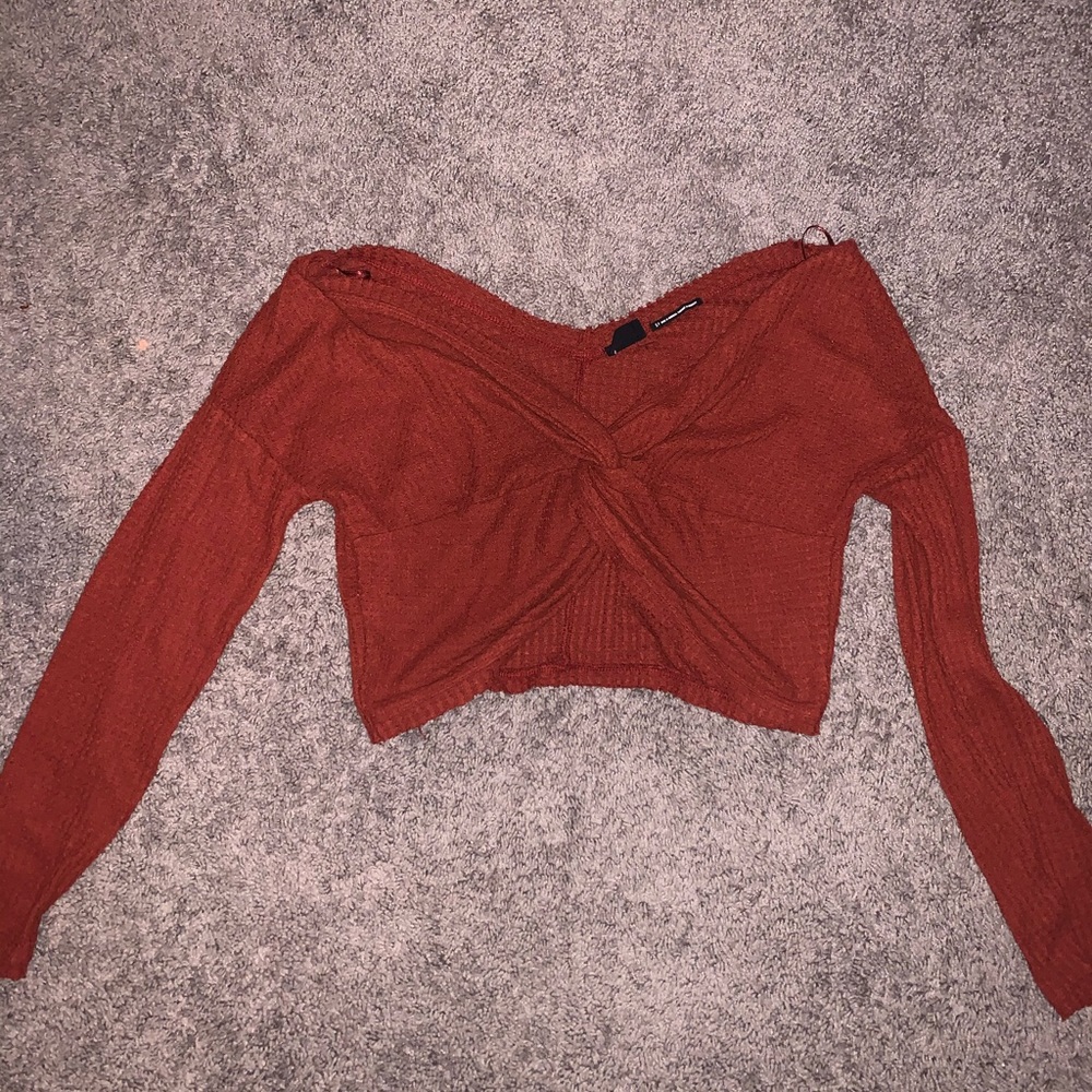Off shoulder/twist front crop top